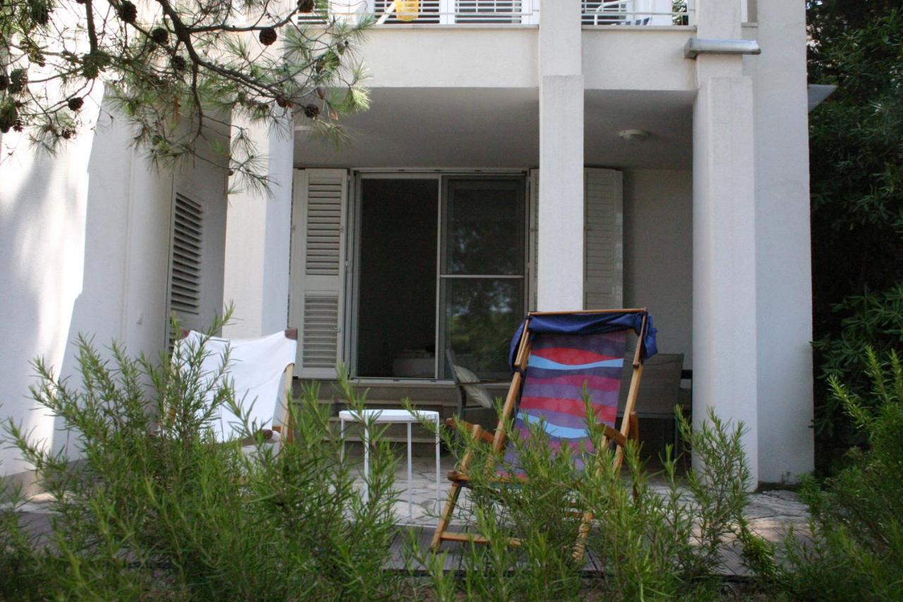 Cozy Jelsa Apartment In The Shade Of The Pines. Zewnętrze zdjęcie